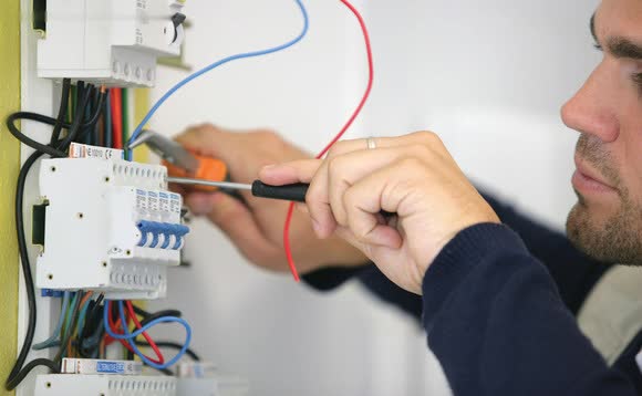 15862622590140-fully-qualified-electricians.jpg